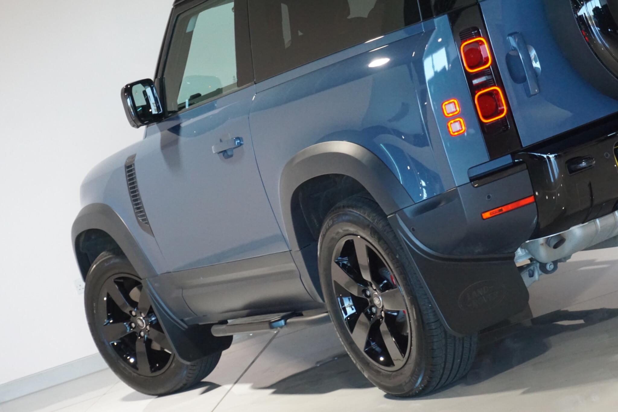 Land Rover Defender 90 2.0 P300 SE SUV 3dr Petrol Auto 4WD Euro 6 (s/s) (300 ps)